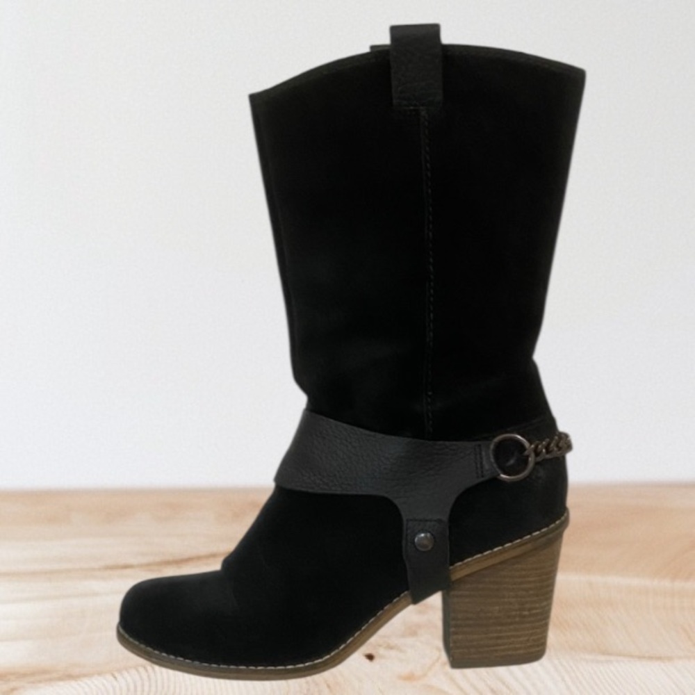 Clarks Black Suede Heeled Boots Moto with Chain Accent Size 7.5 Western Preppy